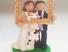 bride-groom-holding-photo-frame