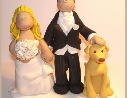 bride-groom-patting-dogs-head-cake-topper