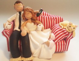 bride-groom-sitting-on-sofa-cake-topper