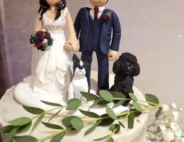 cake-topper-2-dogs-on-cake