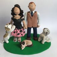 cake-topper-with-2-dogs-cat-on-grass