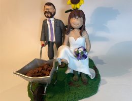 gardeners-wheelbarrow-wedding-cake-topper