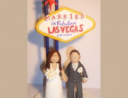 las-vegas-themed-wedding-cake-topper