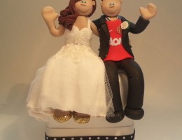 man-utd-groom-waving-cake-topper