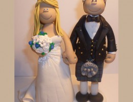 traditional-scottish-wedding-cake-topper