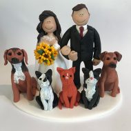 wedding-cake-topper-with-family-pets
